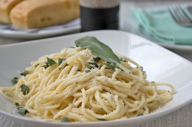 Salbei-Spaghetti